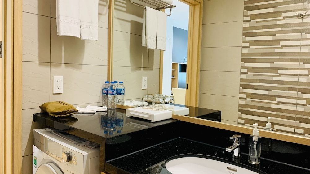 undefined Roygent Parks Hanoi 10