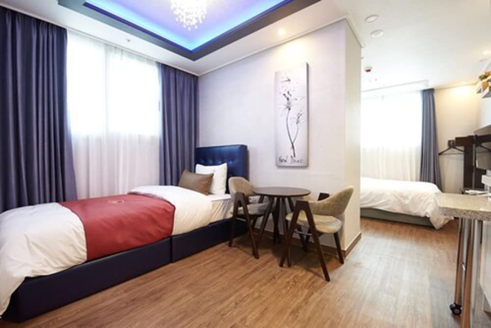 The Port Hotel Busan Business Twin Room 7
