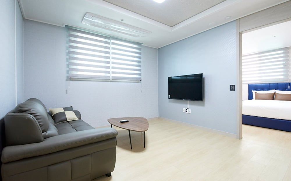 The Port Hotel Busan Family Double Room 3