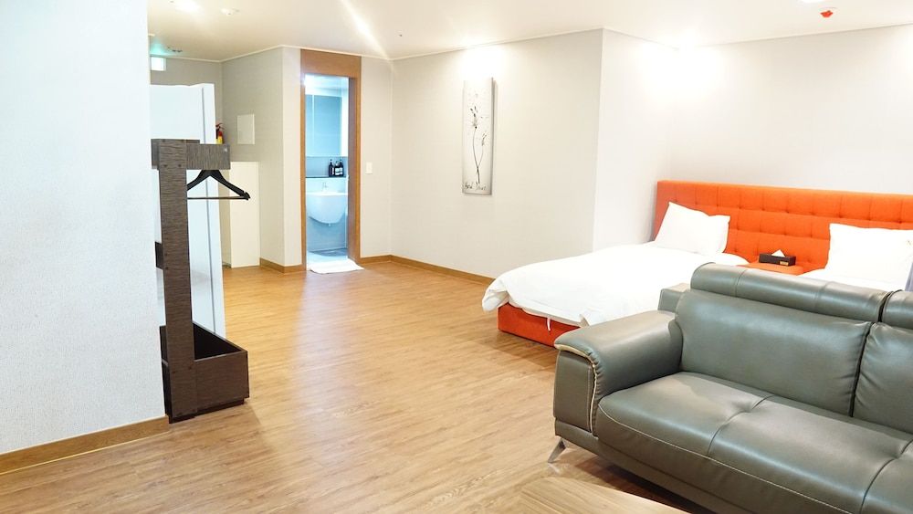 The Port Hotel Busan Family Twin Room 4