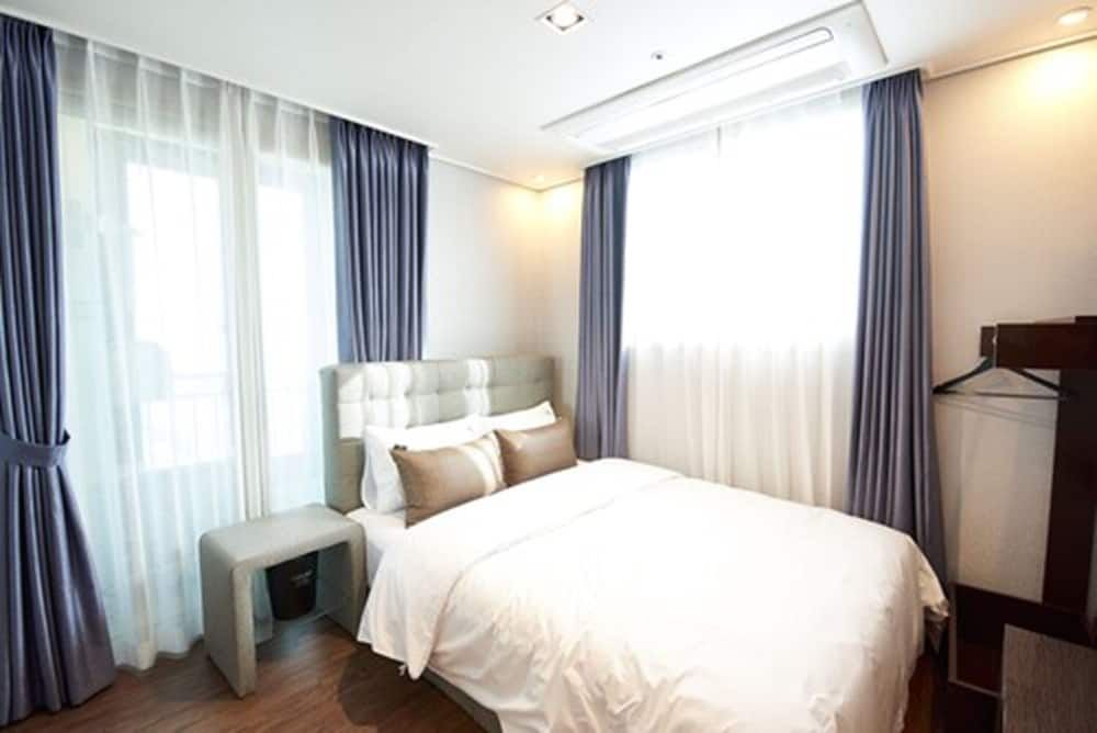 The Port Hotel Busan Business Twin Room 5