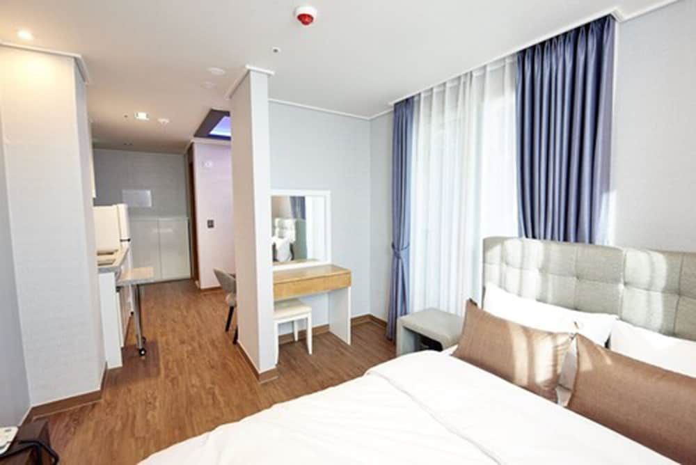 The Port Hotel Busan Business Twin Room 4