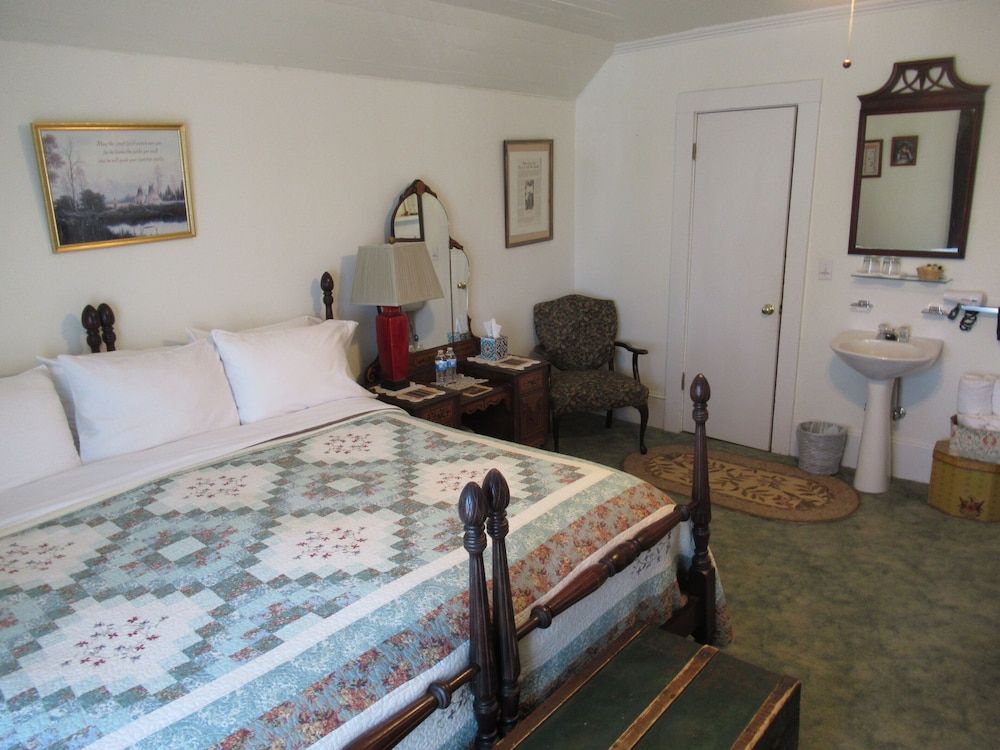 Carrier Houses B&B Standard Room, 1 King Bed