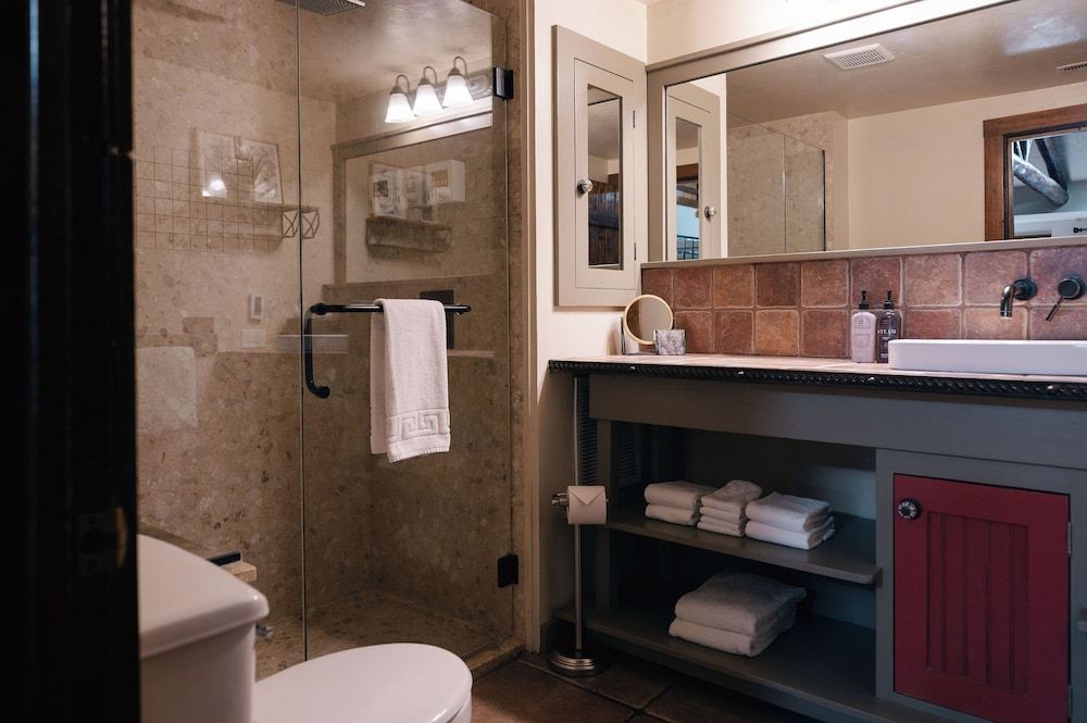 Highland Haven Creekside Inn Cottage, Ensuite (Hillside 1, Pet-Friendly) 3