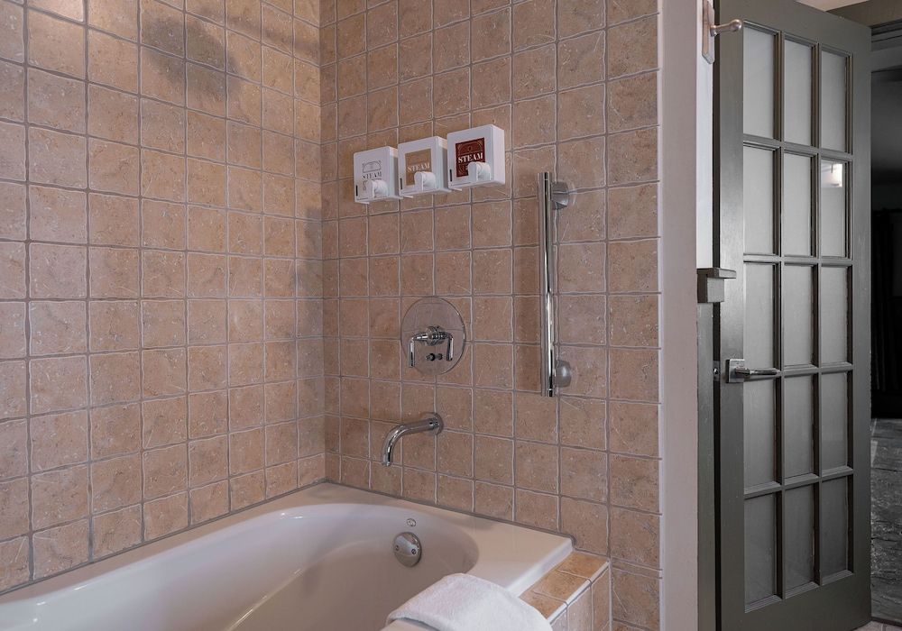 Highland Haven Creekside Inn Cottage, Ensuite (Blue Spruce 1, Non Pet-Friendly) 5