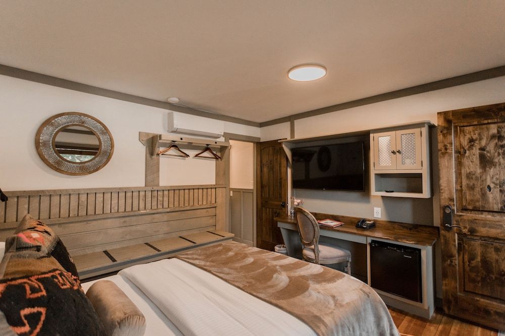 Highland Haven Creekside Inn Single Room, Ensuite (Guest Room C, Non Pet-Friendly)