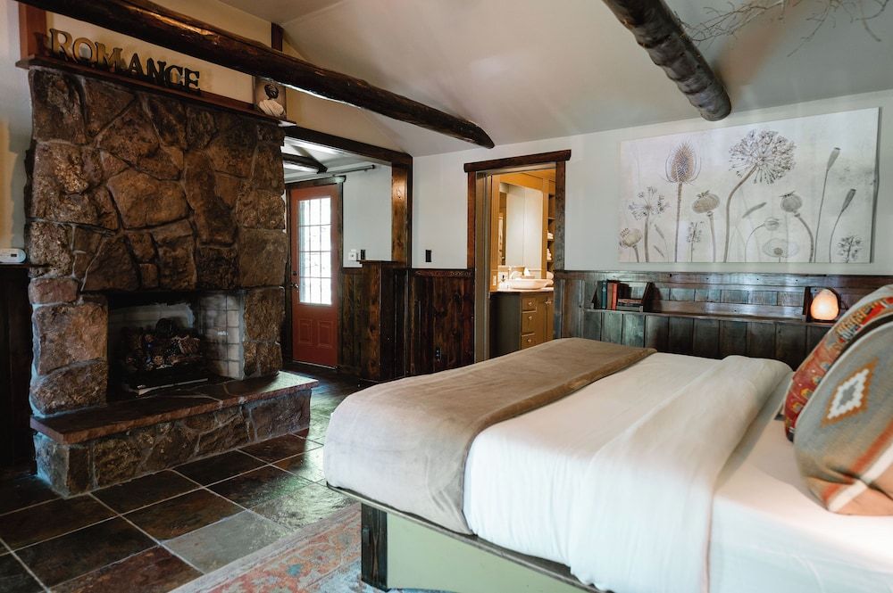 Highland Haven Creekside Inn Cottage, Ensuite (Blue Spruce 1, Non Pet-Friendly) 2