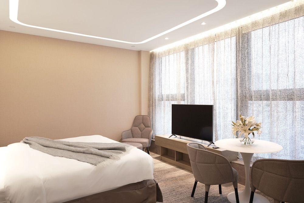 undefined Oasis Aurum 181 Hotel 4