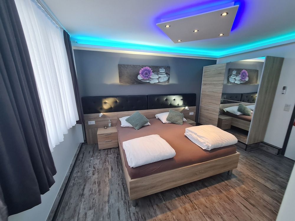 Pension Zwei A Deluxe Double Room