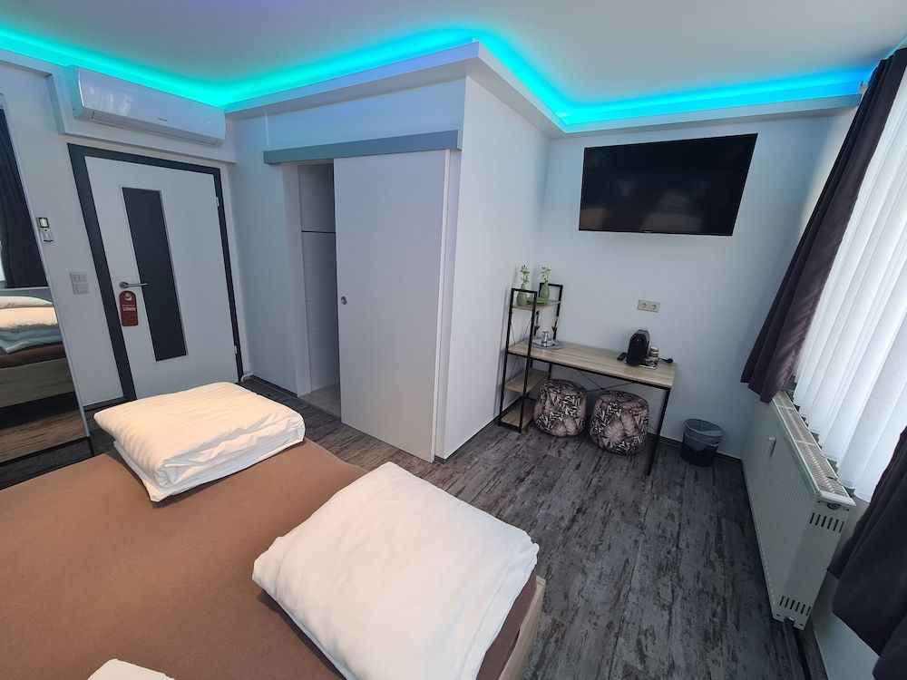 Pension Zwei A Deluxe Double Room 6