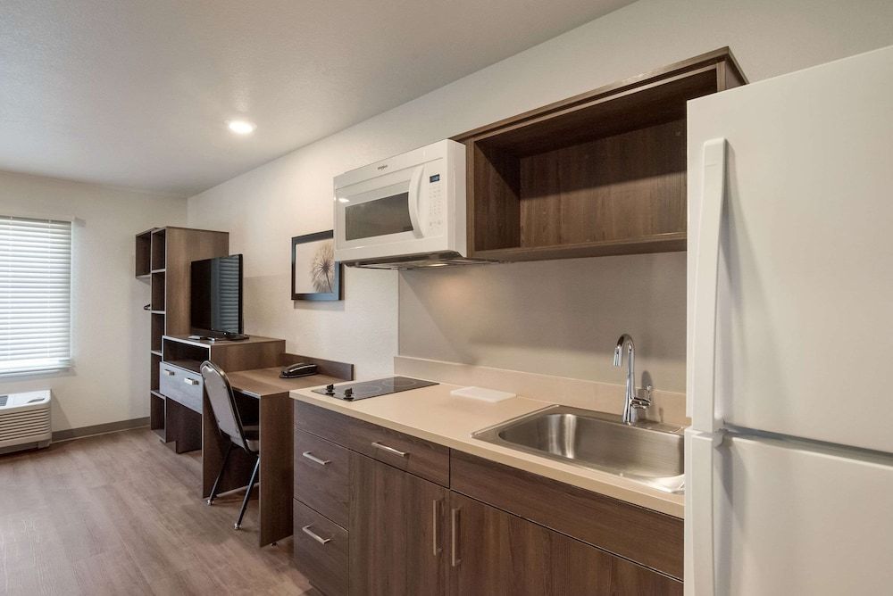 WoodSpring Suites Colorado Springs North - Air Force Academy Room, 1 Queen Bed, Accessible, Non Smoking (Transfer Shower) 6