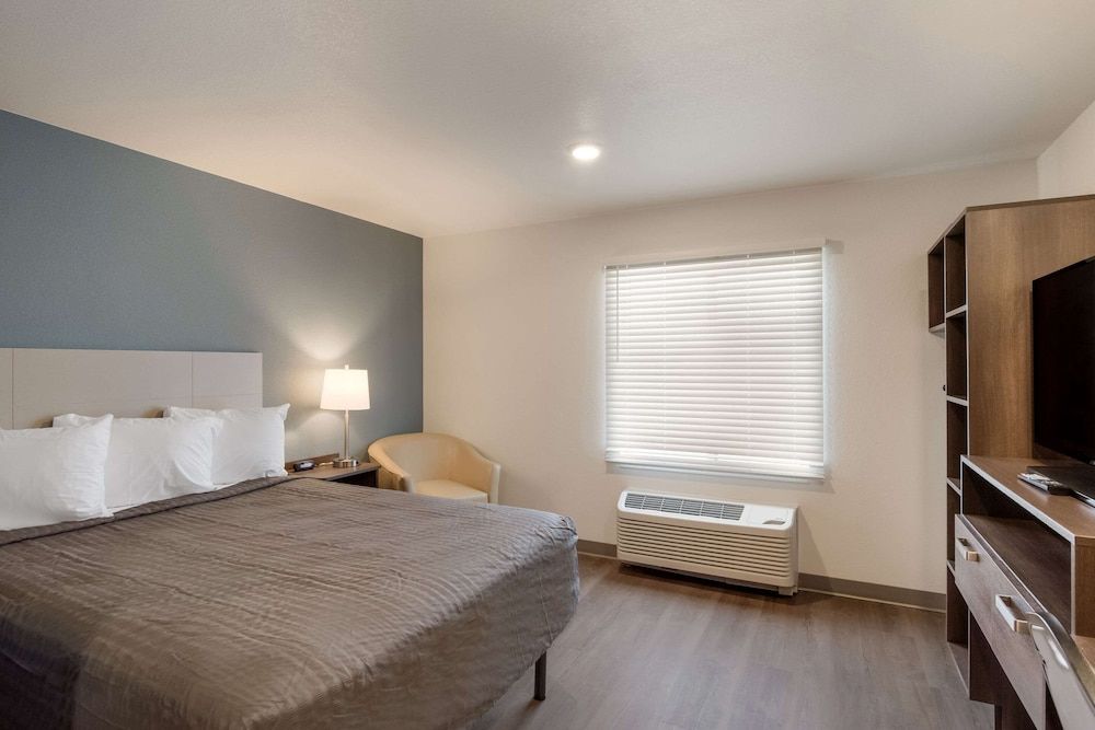 WoodSpring Suites Colorado Springs North - Air Force Academy Room, 1 Queen Bed, Accessible, Non Smoking (Transfer Shower)
