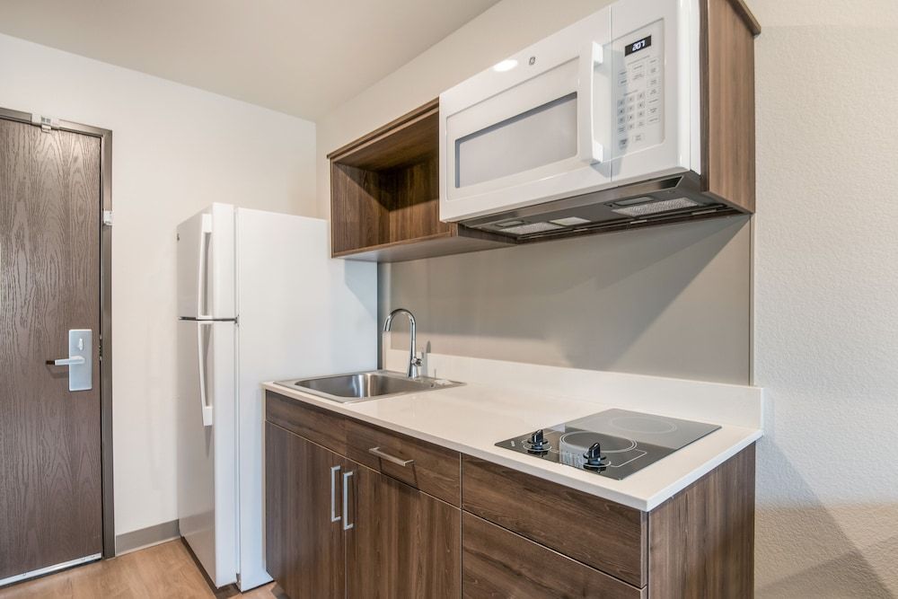 WoodSpring Suites Colorado Springs North - Air Force Academy Standard Room, 1 Queen Bed, Non Smoking 9