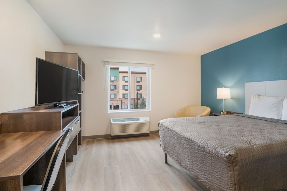 WoodSpring Suites Colorado Springs North - Air Force Academy Room, 1 Queen Bed, Accessible, Non Smoking (Transfer Shower) 5
