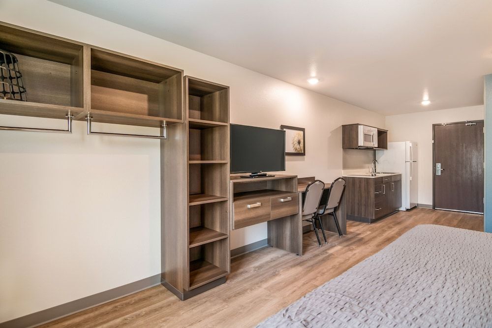 WoodSpring Suites Colorado Springs North - Air Force Academy Standard Room, 1 Queen Bed, Non Smoking 6