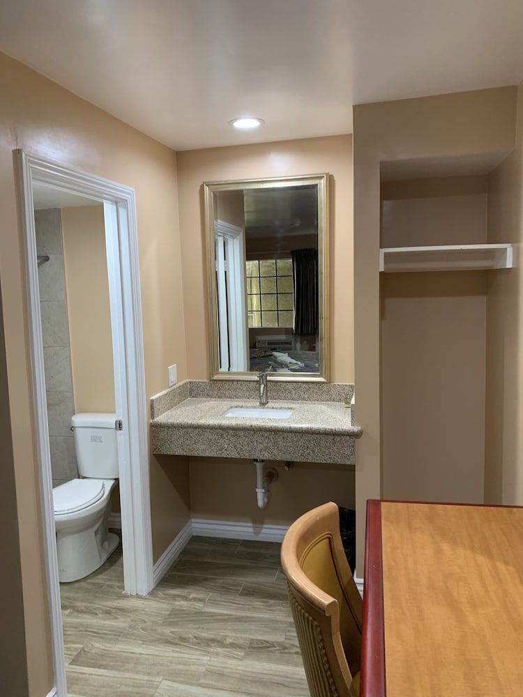 Budget Inn San Gabriel Comfort Room 2