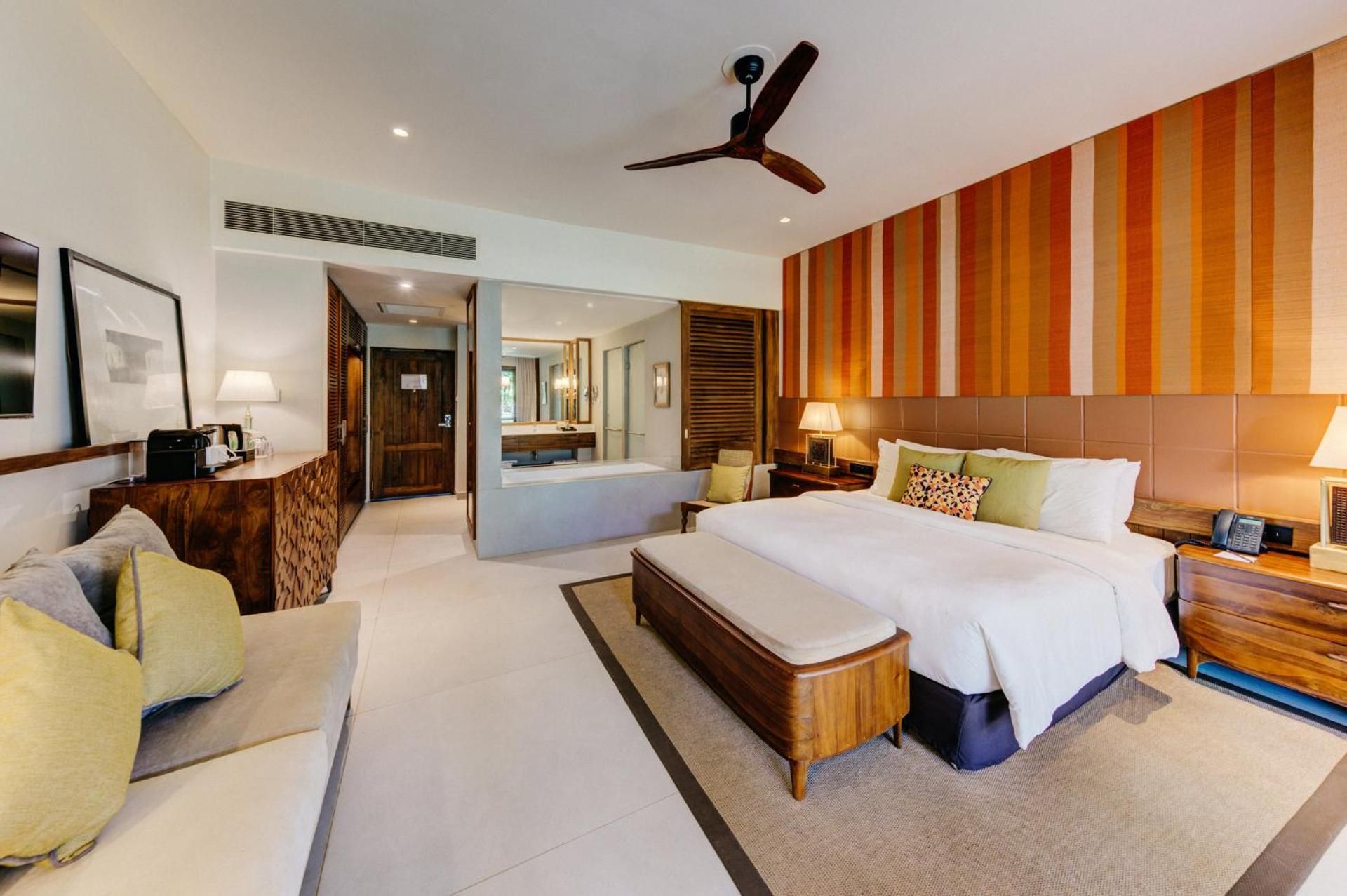 Premier King Room with Pool Access