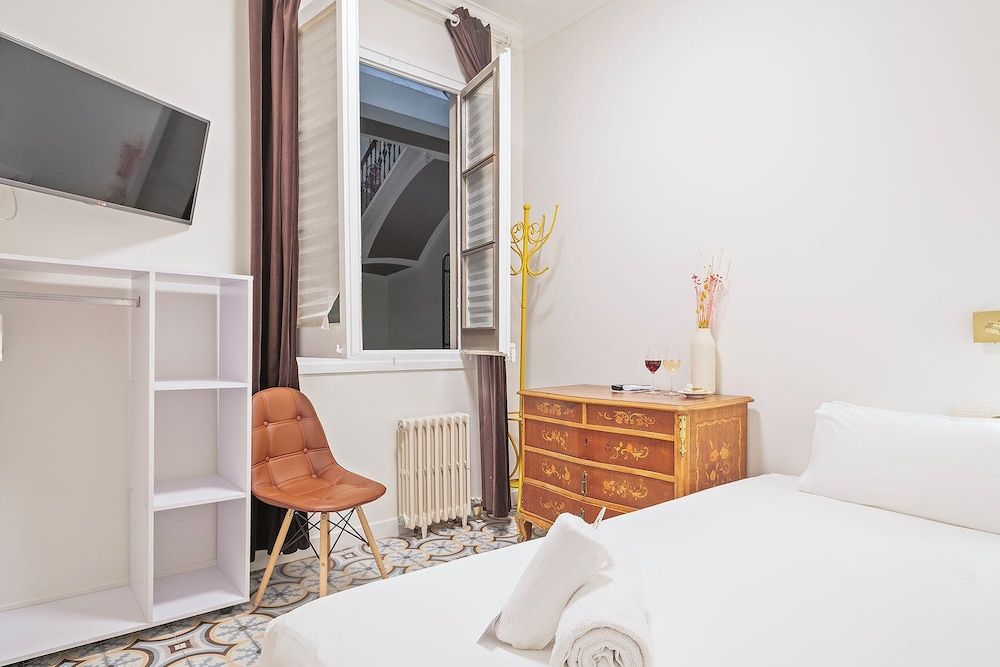 undefined Mihlton Barcelona Boutique B&B 2