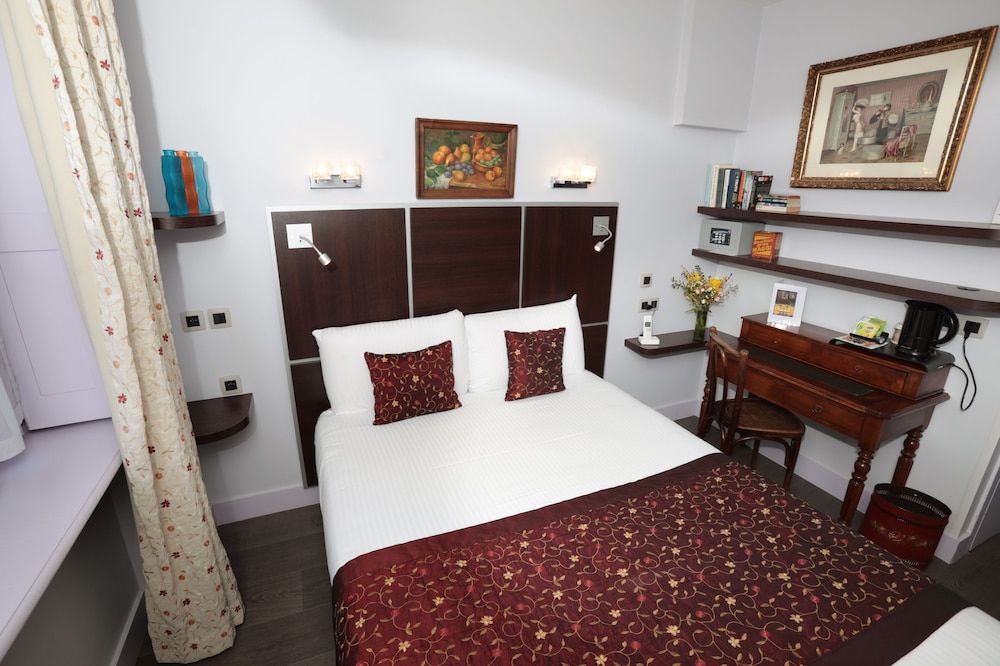 Hôtel des Célestins Double Room, Courtyard View