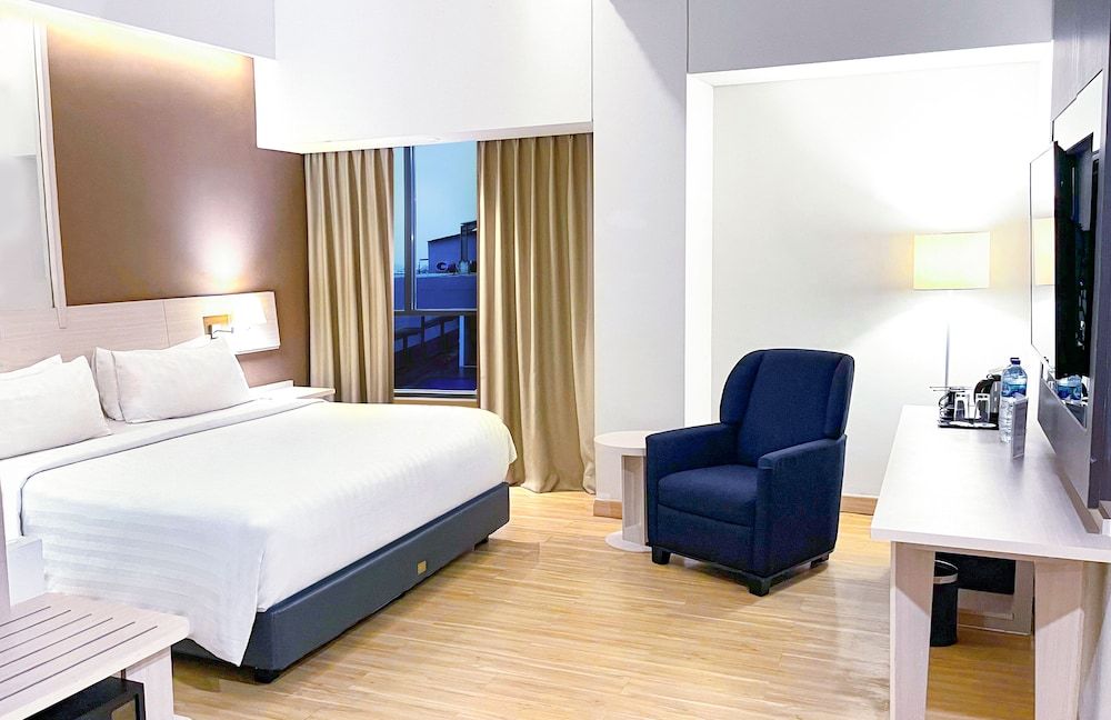 Harper Palembang by ASTON Premier Room (Deluxe) 5