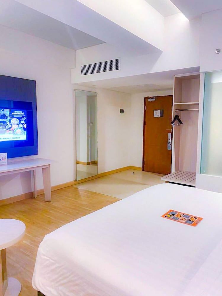 Harper Palembang by ASTON Premier Room (Deluxe) 11