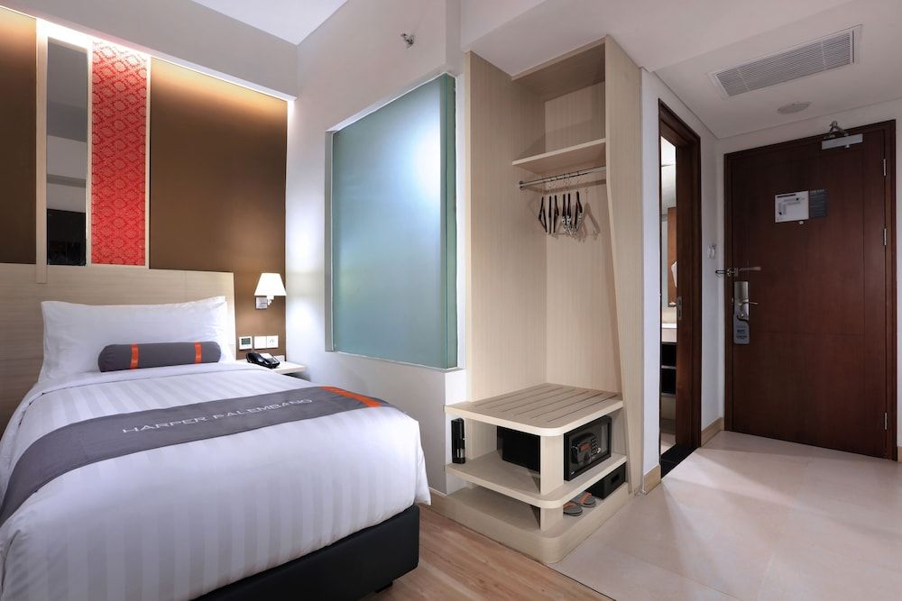 Harper Palembang by ASTON Premier Room (Deluxe) 2