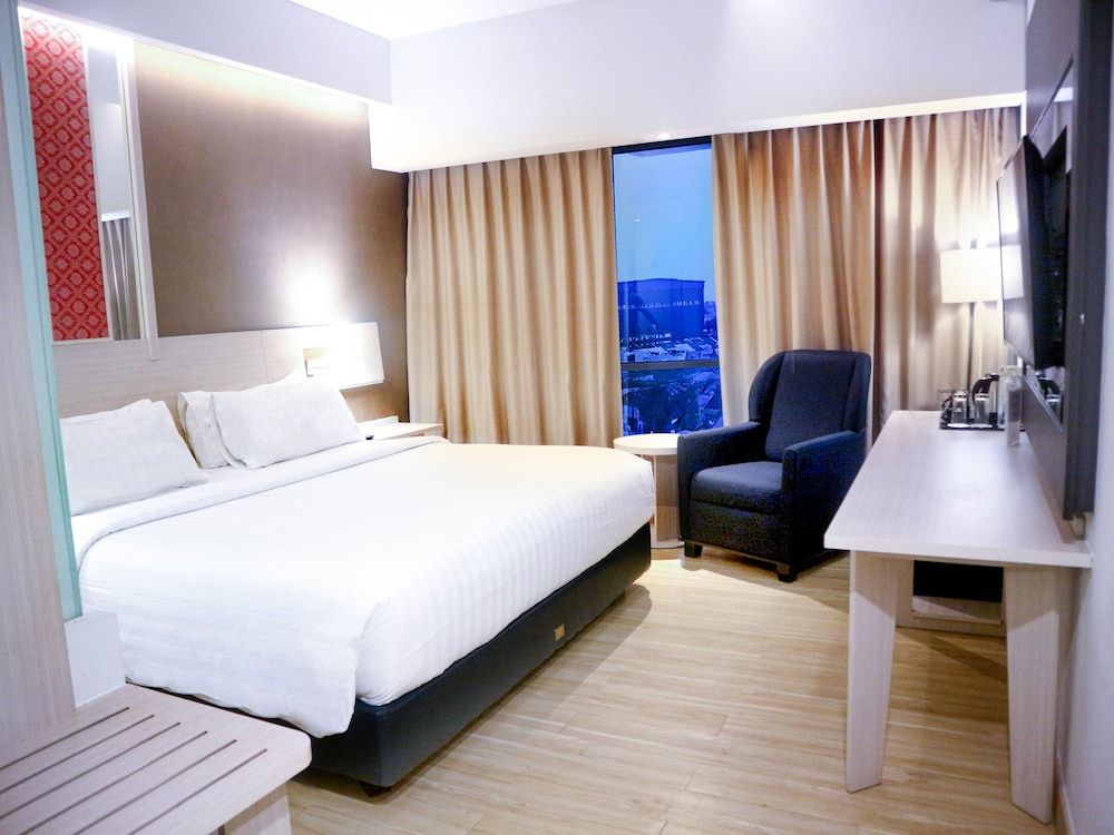 Harper Palembang by ASTON Deluxe Room 6