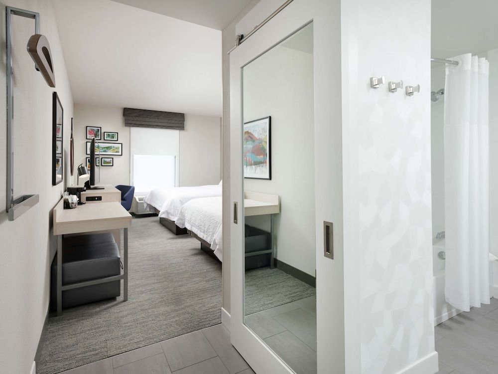 Room, 2 Queen Beds, Accessible, Bathtub