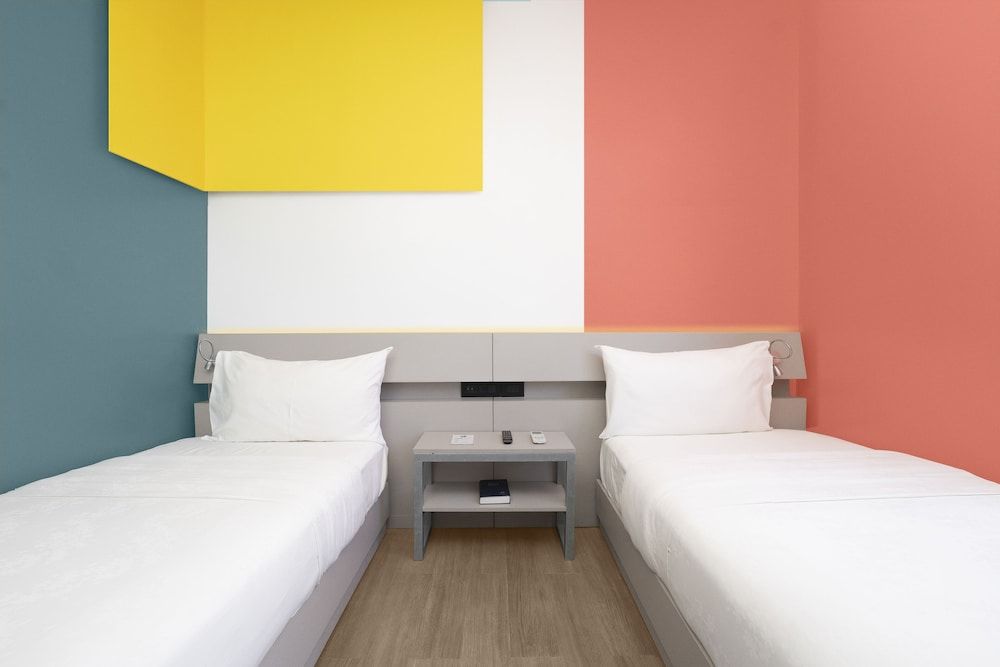 undefined Yello! Hotel 4