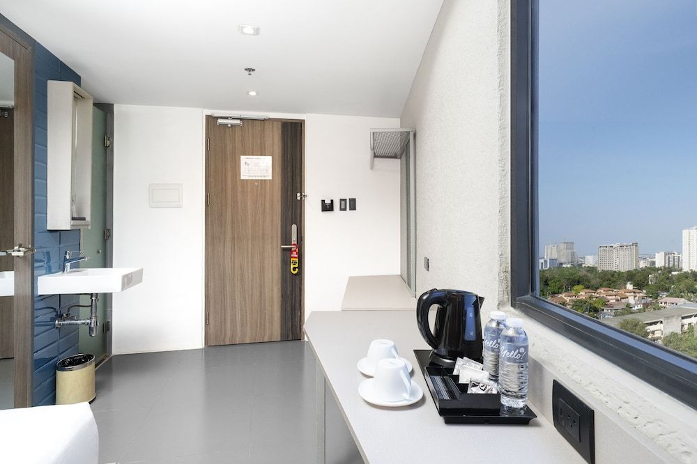 undefined Yello! Hotel 10