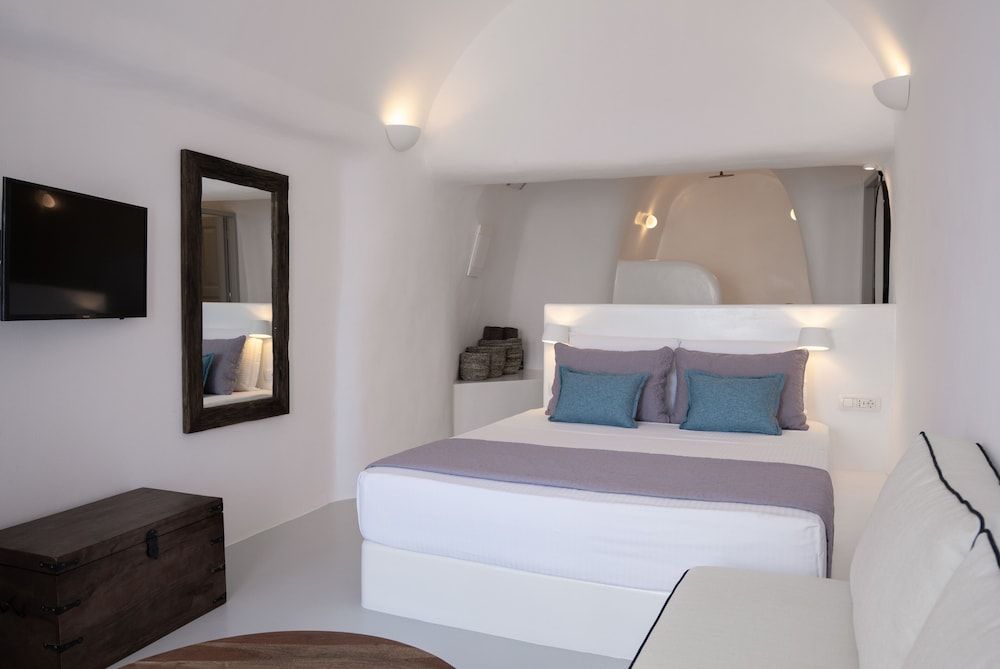 Junior Suite, Balcony (Outdoor Plunge Pool, Caldera View)