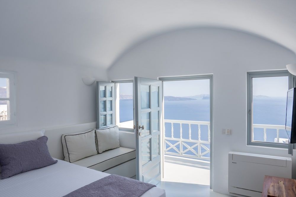 Exclusive Suite, Balcony (Outdoor Plunge Pool, Caldera View)