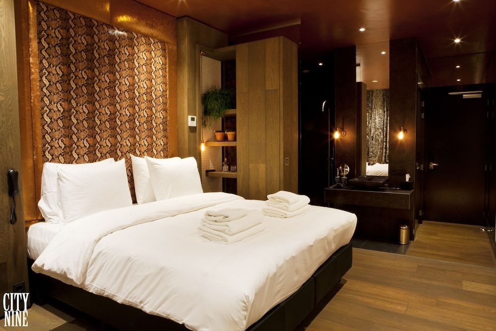 Manzo's Suites City Suite, City View 5