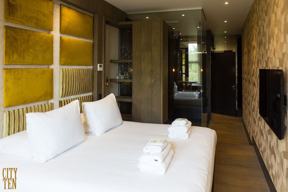 Manzo's Suites City Suite, City View 6