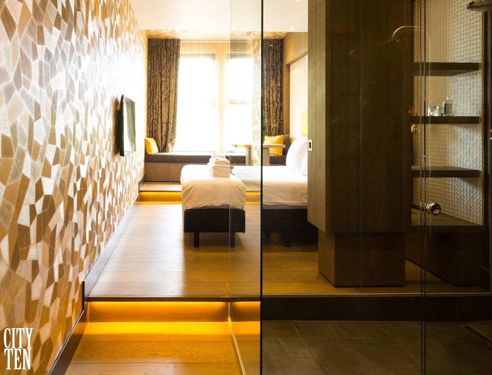 Manzo's Suites City Suite, City View 16