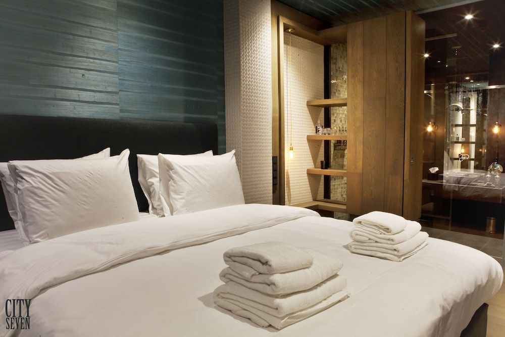 Manzo's Suites City Suite, City View 3