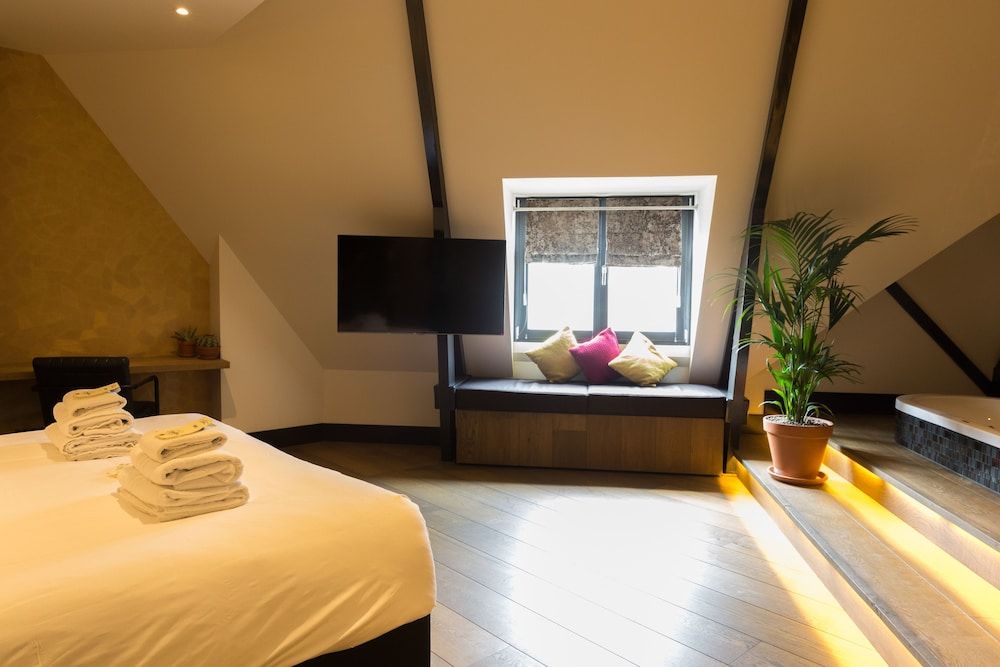 Manzo's Suites Superior Loft 4