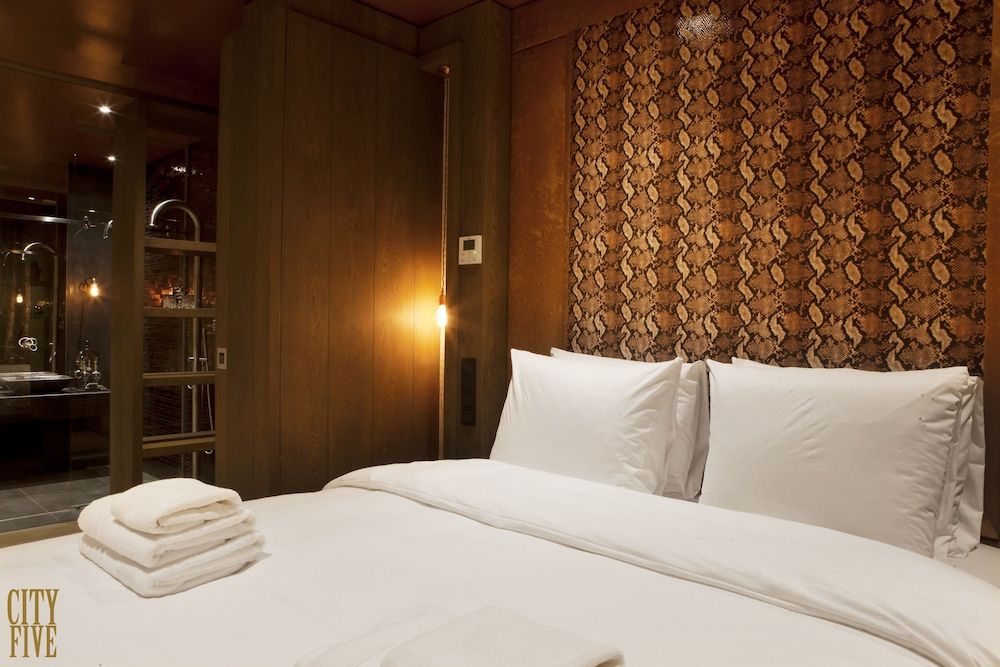 Manzo's Suites City Suite, City View