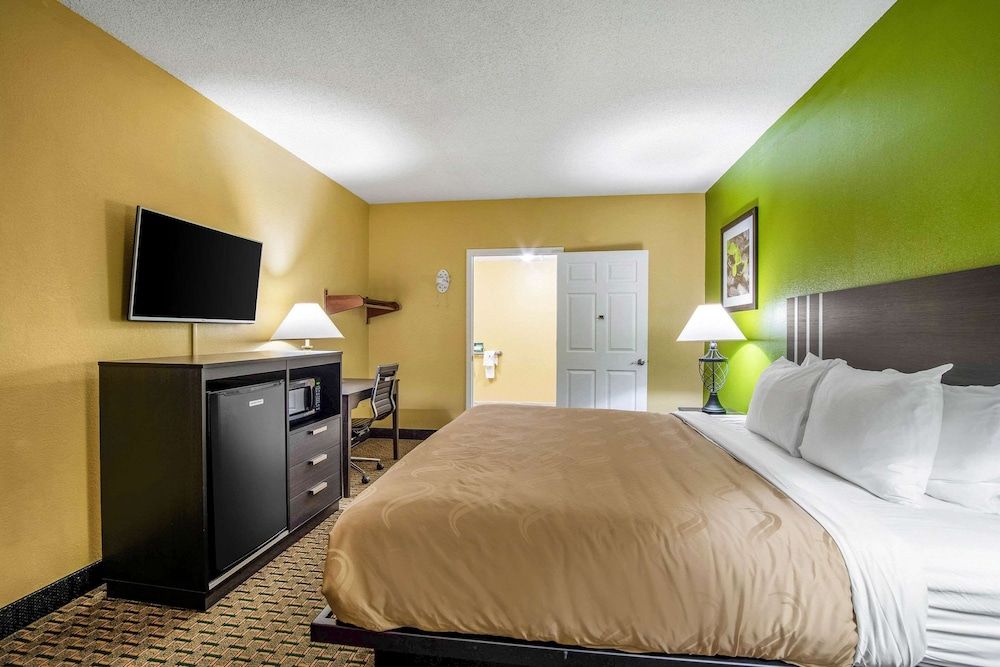 Quality Inn West Columbia - Cayce Room, 1 King Bed, Accessible, Non Smoking