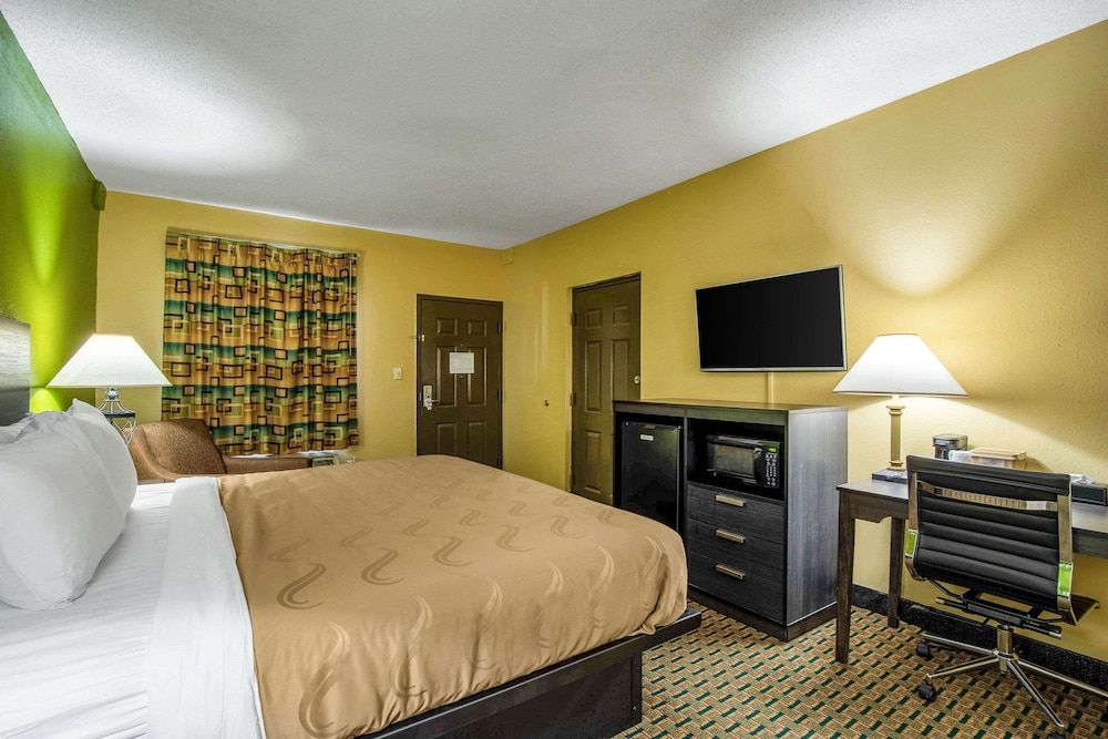 Quality Inn West Columbia - Cayce Room, 1 King Bed, Accessible, Non Smoking 2