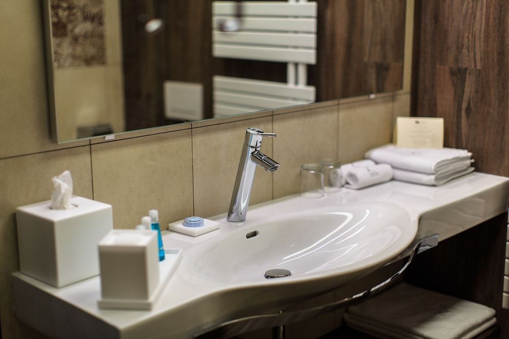 Hotel Zeta Superior Room, 1 King Bed, Sea View 7