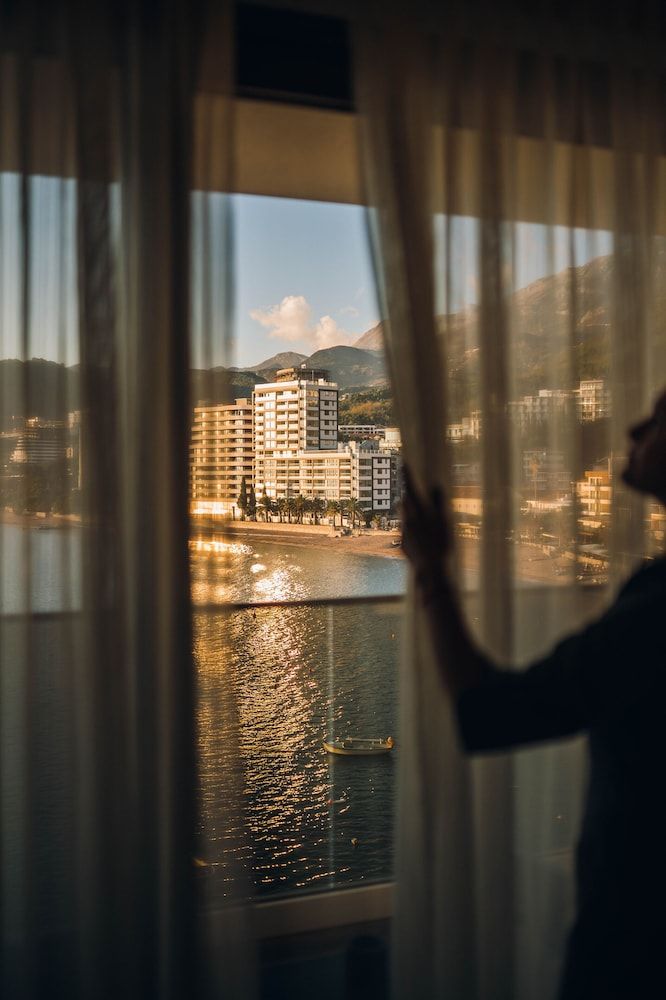 Hotel Zeta Superior Room, 1 King Bed, Sea View 4