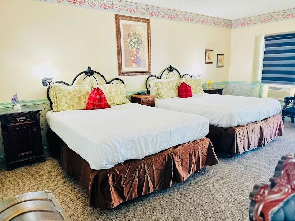 Deluxe Two Queen Beds