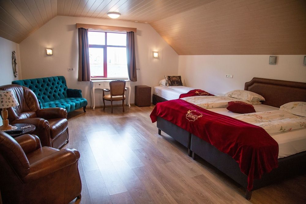 Hotel Smyrlabjorg Triple Room 2