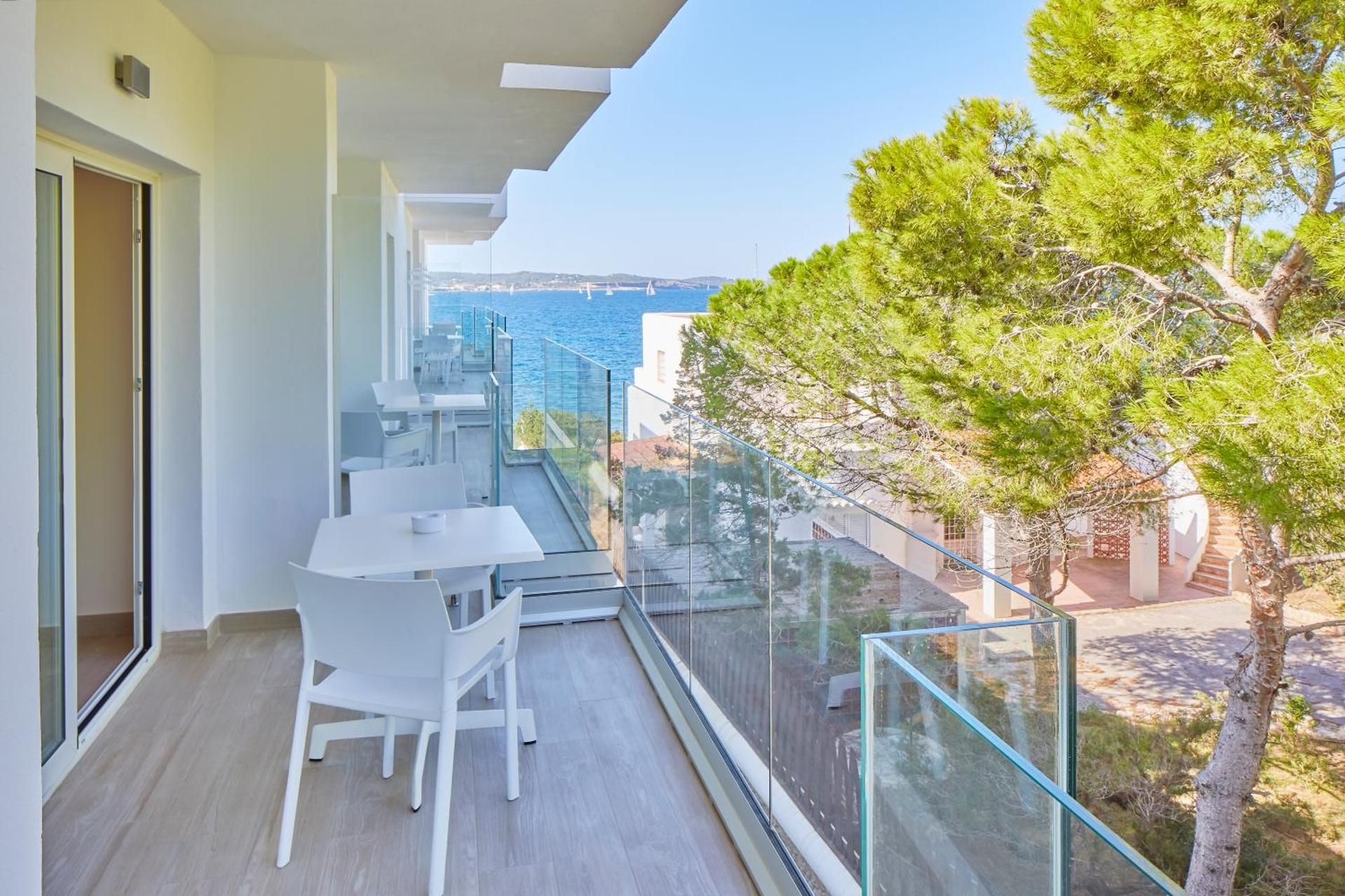 Suite with Lateral Sea View