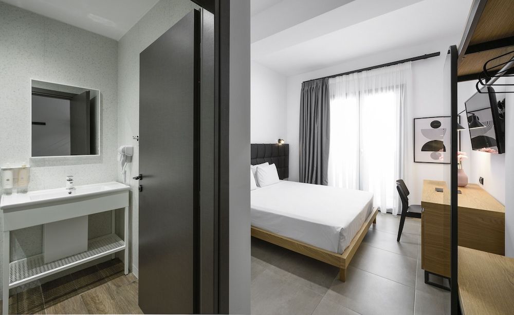 Pillow urban stay Comfort Double Room (White Tower View) 2