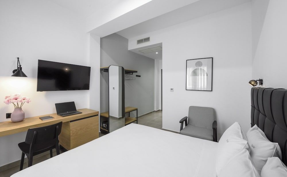 Pillow urban stay Comfort Double Room (White Tower View) 5