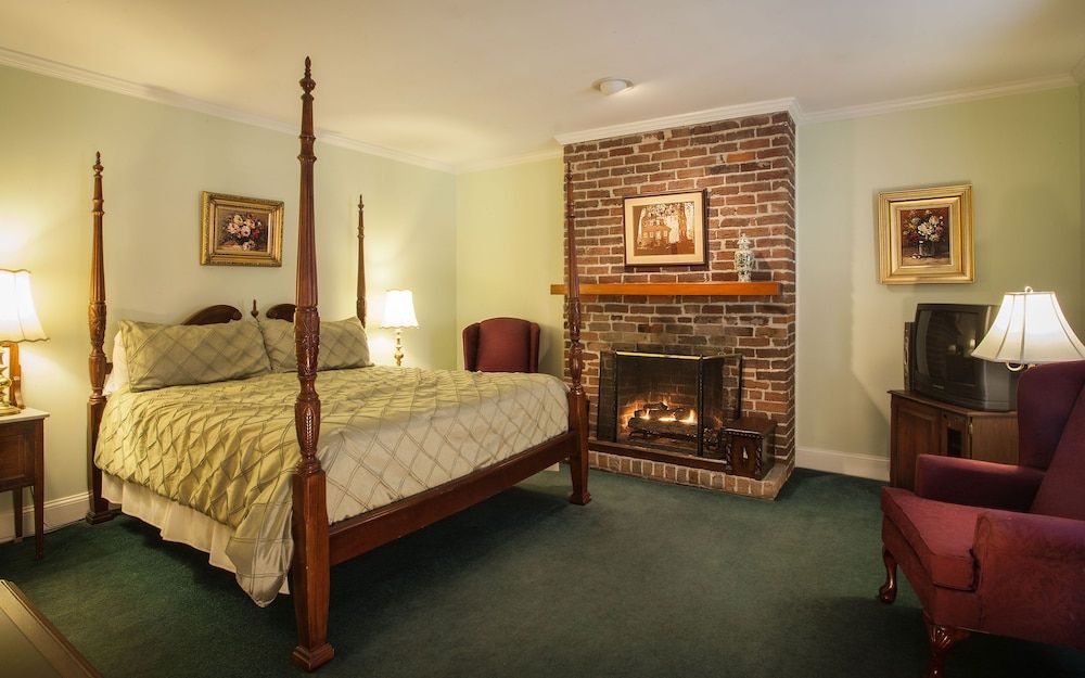 Room, 1 King Bed (101), Stairs Required
