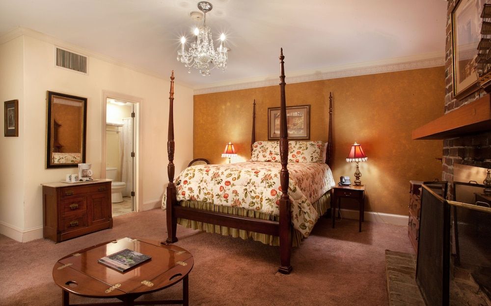 17Hundred90 Inn and Restaurant Room, 1 Queen Bed (106), Stairs Required 2