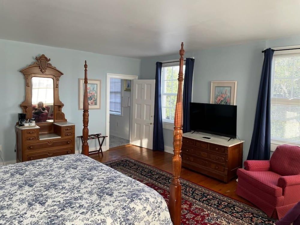 Room, 1 King Bed (406), Stairs Required